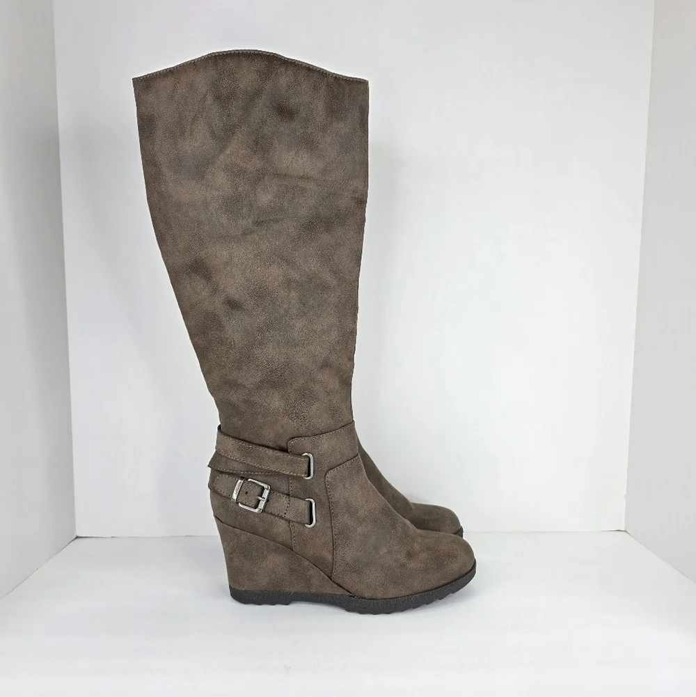 American RAG Womens Cushioned Buckle Slip Resistant Kyle Round Toe Wedge Size 7M